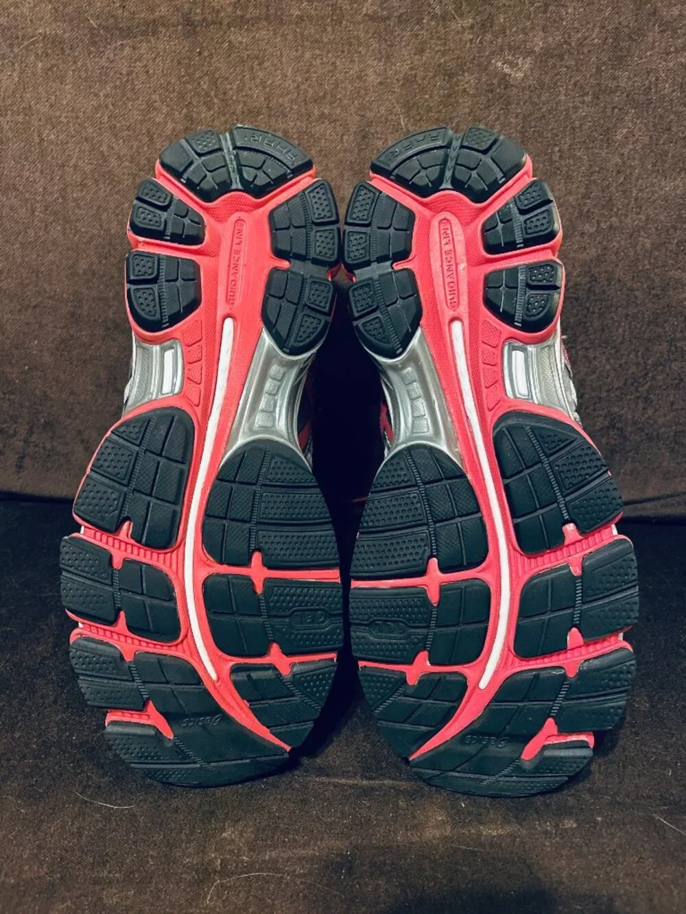 Mint condition Gel Nimbus 15 Women Running Shoe hot punch marigold Sz 10 Medium